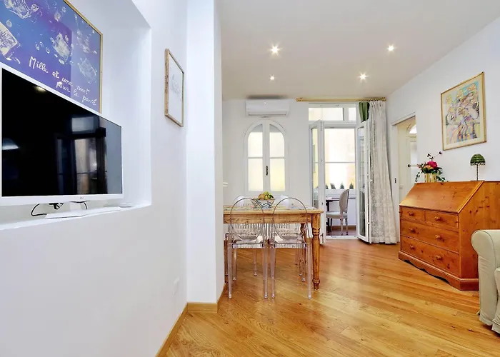 Apartment Sistina *